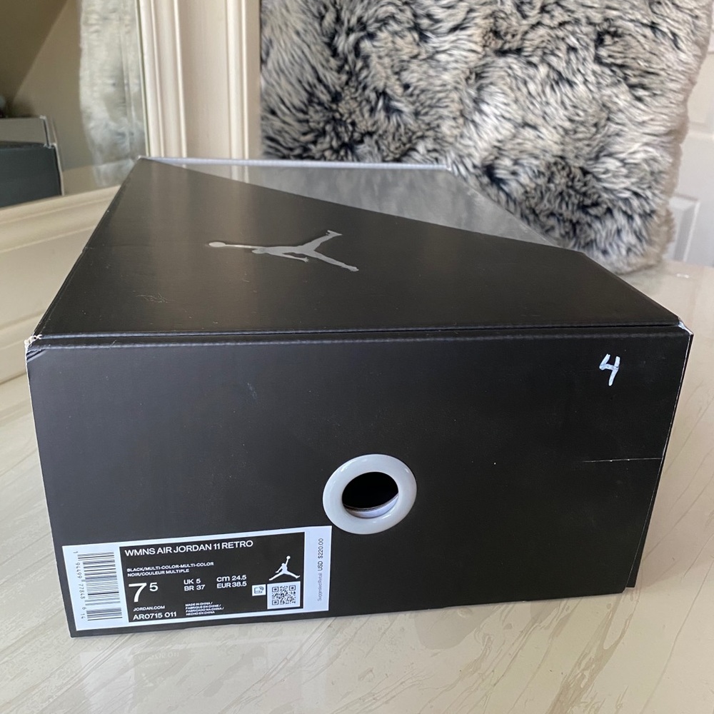 Jordan 11 - Picture 2 of 10